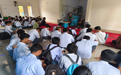 Menyemai Spirit Ramadhan: Pesantren Kilat, Safari Masjid, dan Aksi Berbagi di SMA Negeri 1 Sarjo